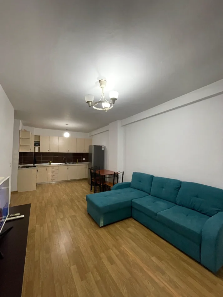 Tirane, jepet me qera apartament 2+1+Ballkon Kati 2, 95 m² 550 € (Qyteti Studenti)