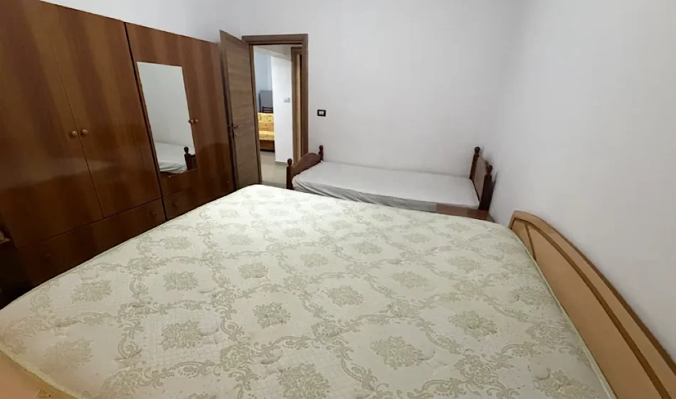 Tirane, jepet me qera apartament 1+1 , 60 m² 450 € 