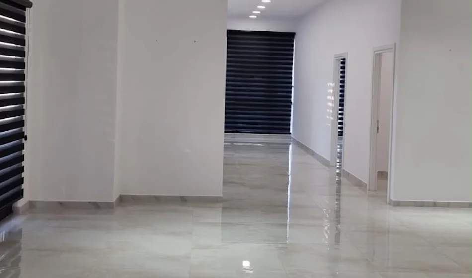 Tirane, jap me qera ambjent biznesi Kati 1, 230 m² 3.200 € (Farmacia 10)