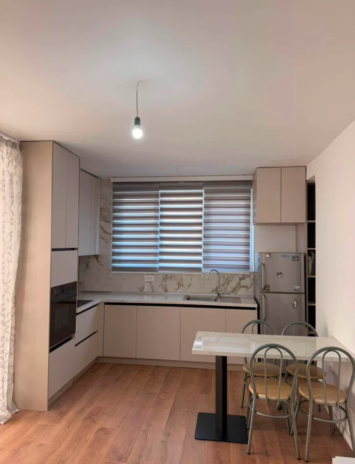 Tirane, jepet me qera apartament 1+1 , 62 m² 600 € (Rruga e Kosovarëve)