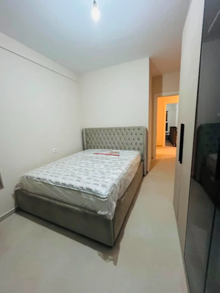 Tirane, jepet me qera apartament 2+1 , 98 m² 550 € (UNIVERS CITY)