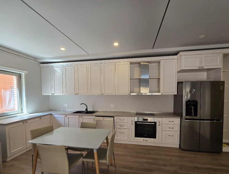 Tirane, jepet me qera apartament 2+1 , 125 m² 1.100 € 