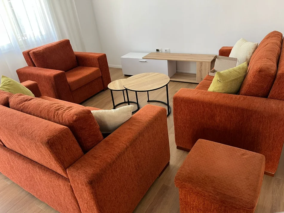 Tirane, jepet me qera apartament 1+1+Ballkon Kati 1, 72 m² 450 € (Tregu Elektrik i Ri, Ali Dem)
