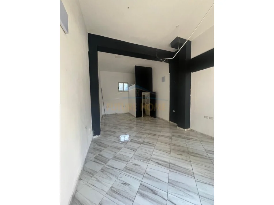 Durres, jepet me qera ambjent biznesi Kati 0, 46 m² 620 € 