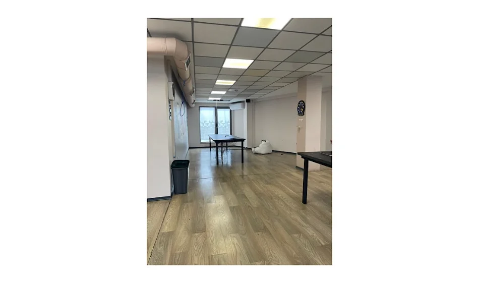 Tirane, jepet me qera zyre Kati 0, 80 m² 1.200 € 