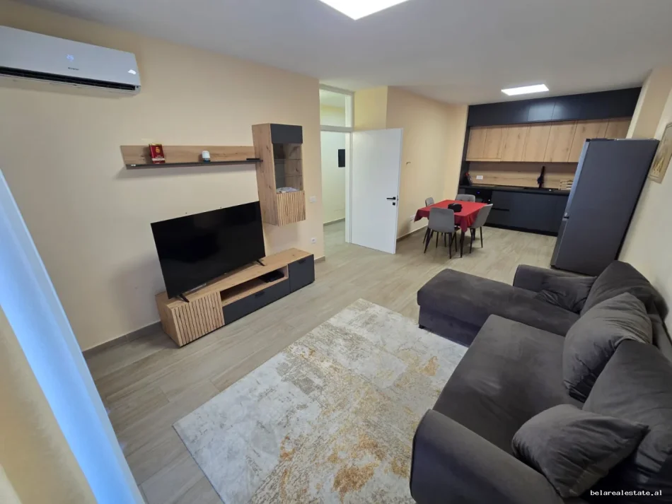 Tirane, jepet me qera apartament 2+1 Kati 2, 110 m² 690 € (Rruga Kongresi i Manastirit, Kimpleksi Zirkon)