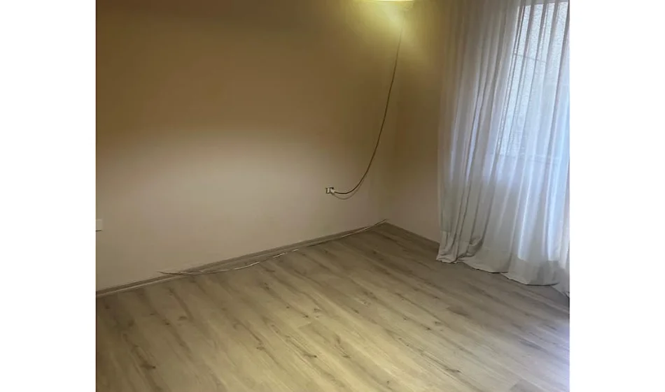 Tirane, jepet me qera apartament 3+1 Kati 1, 87 m² 1.000 € 