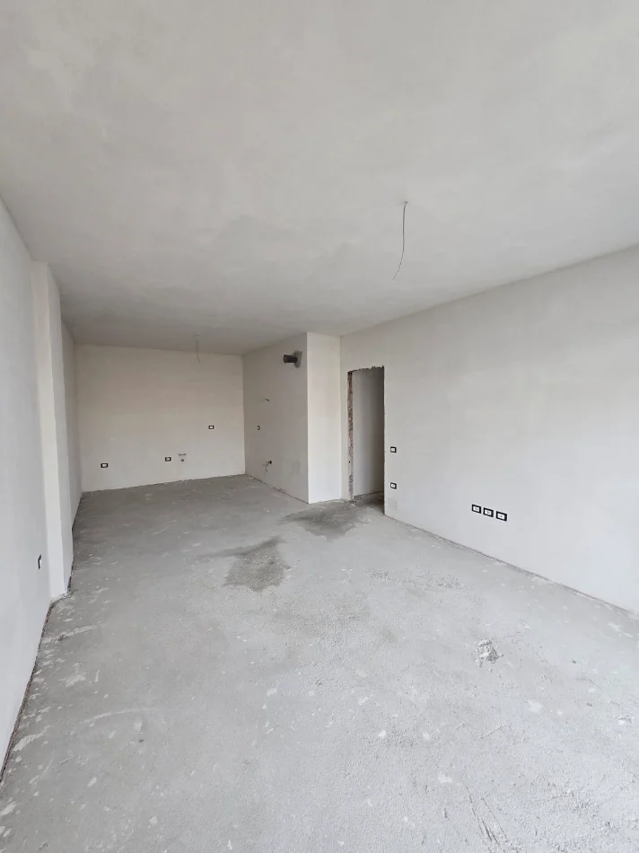 Tirane, shitet apartament 3+1 , 141 m² 277.500 € (Rruga Jordan Misja)