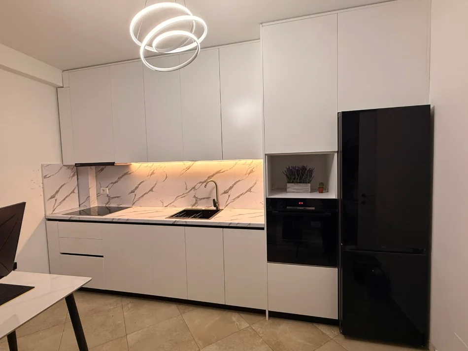 Tirane, jepet me qera apartament 2+1 Kati 4, 85 m² 800 € (Rruga e Barrikadave.)