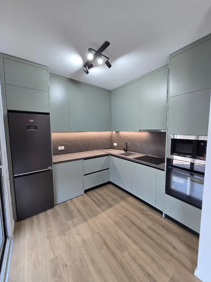 Tirane, jepet me qera apartament 2+1 , 150 m² 1.000 € 