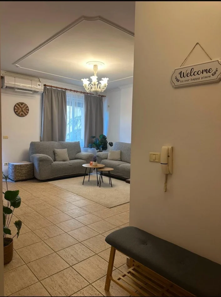 Tirane, jepet me qera apartament 1+1 Kati 3, 70 m² 690 € (Qender, Sheshi Skenderbeu)