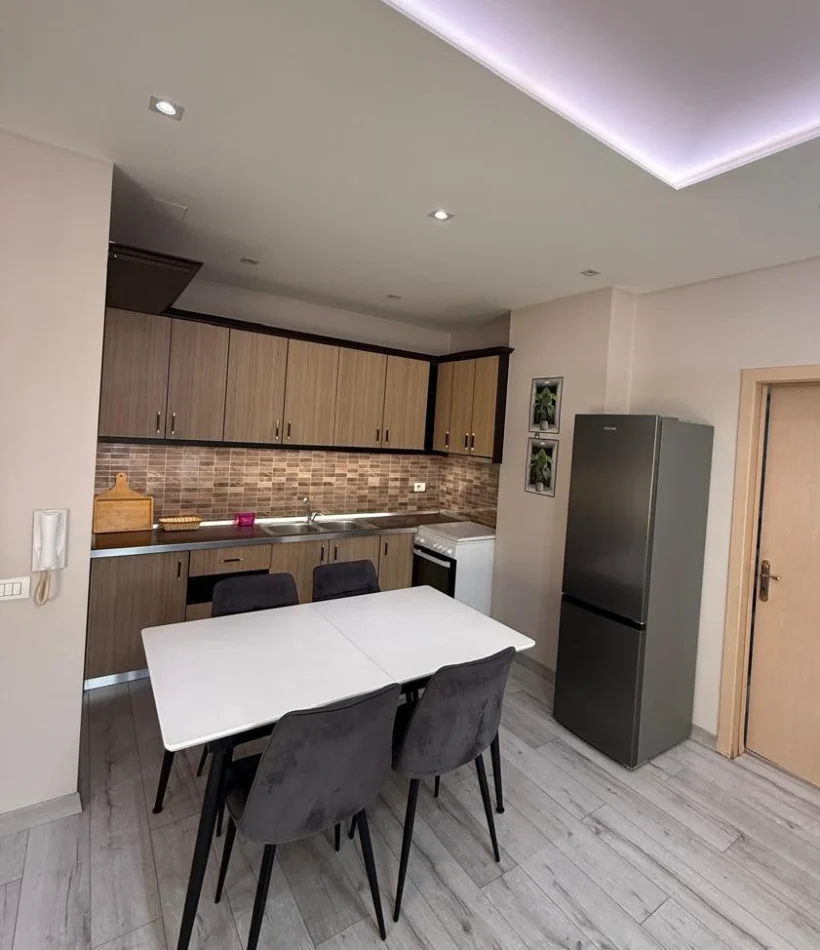Tirane, shitet apartament 2+1 , 97 m² 165.000 € 