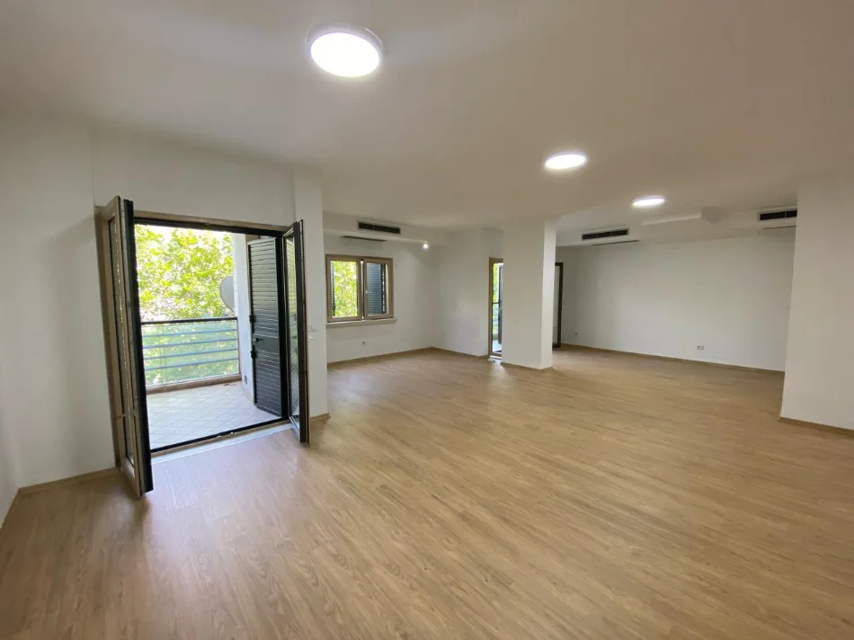 Tirane, jepet me qera zyre Kati 2, 104 m² 900 € (9-Kateshet)