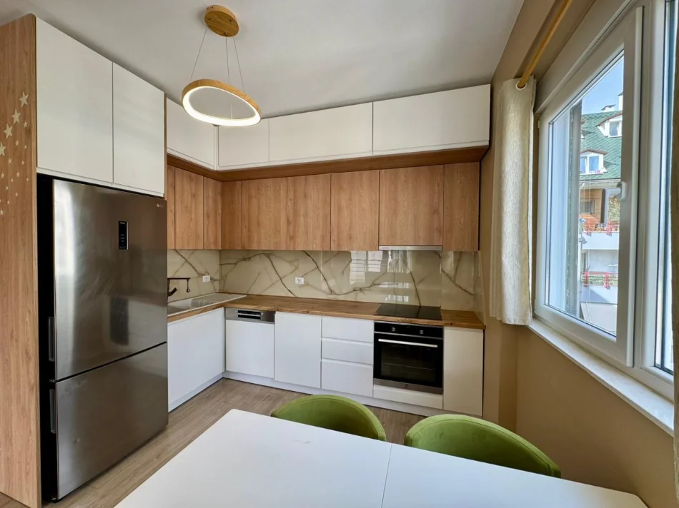 Tirane, shitet apartament 2+1+Ballkon Kati 4, 105 m² 278.000 € (Liqeni i Thate/Rruga Hamdi Sina)