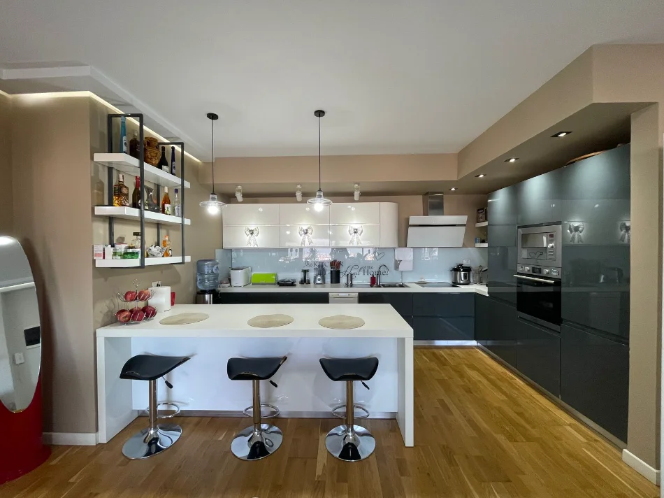 shitet apartament , 180 m² 360.000 € (Kopshti Botanik)
