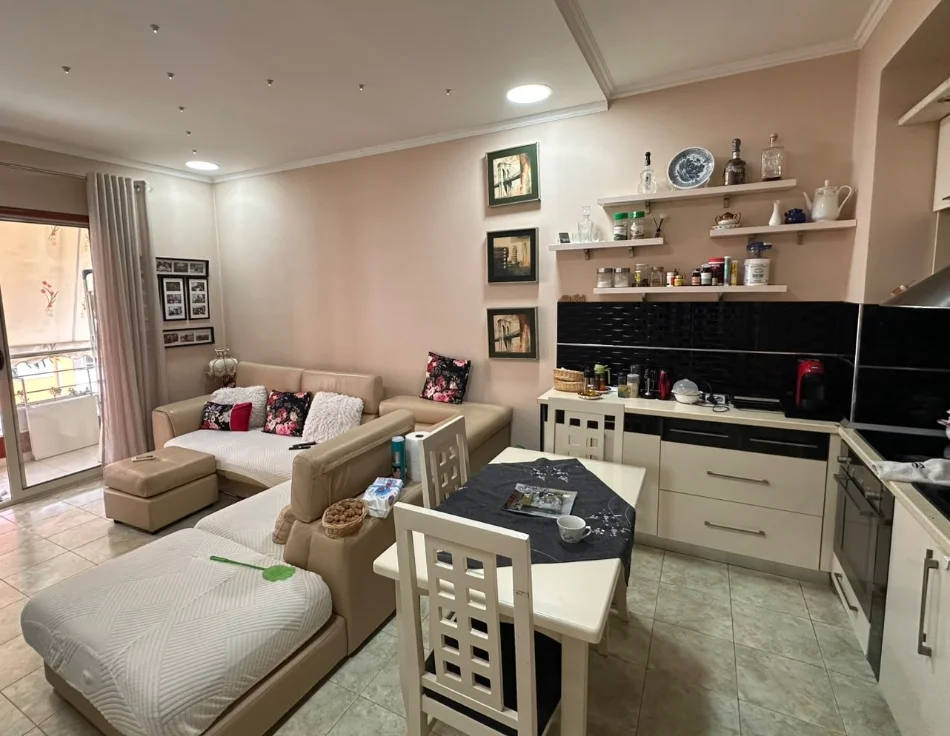 Tirane, shitet apartament 3+1 , 98 m² 150.000 € 