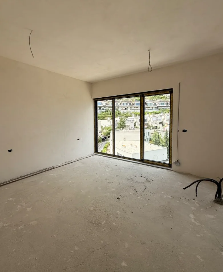 Tirane, shitet apartament 3+1 , 213 m² 365.650 € 