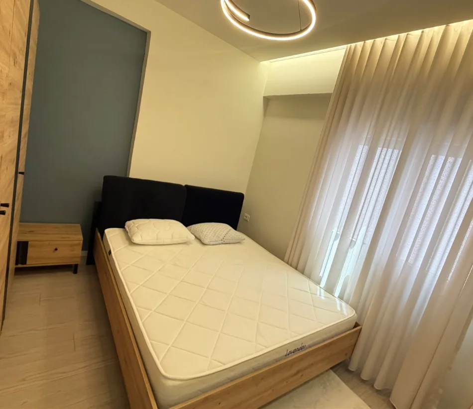 Tirane, jepet me qera apartament 1+1 , 65 m² 650 € (Pranë Stacionit të Trenit)