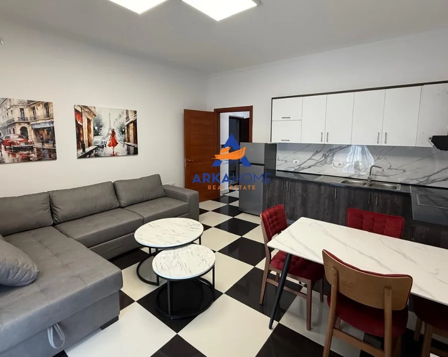 Tirane, jepet me qera apartament 1+1+Ballkon Kati 1, 70 m² 643 € 