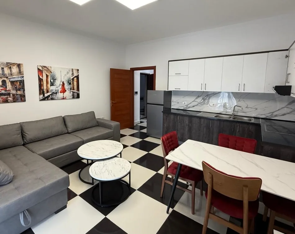 Tirane, jepet me qera apartament 1+1 , 70 m² 600 € 