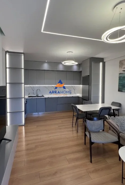 Tirane, jepet me qera apartament 2+1+Ballkon Kati 9, 95 m² 804 € 