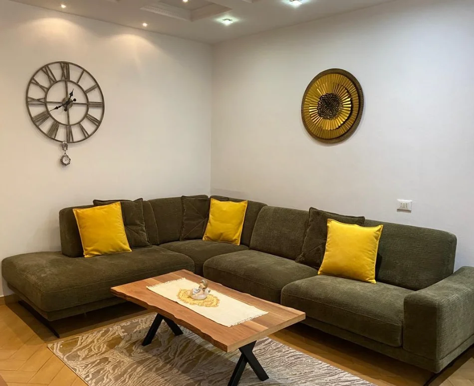 Tirane, jepet me qera apartament 2+1 , 70 m² 800 € 