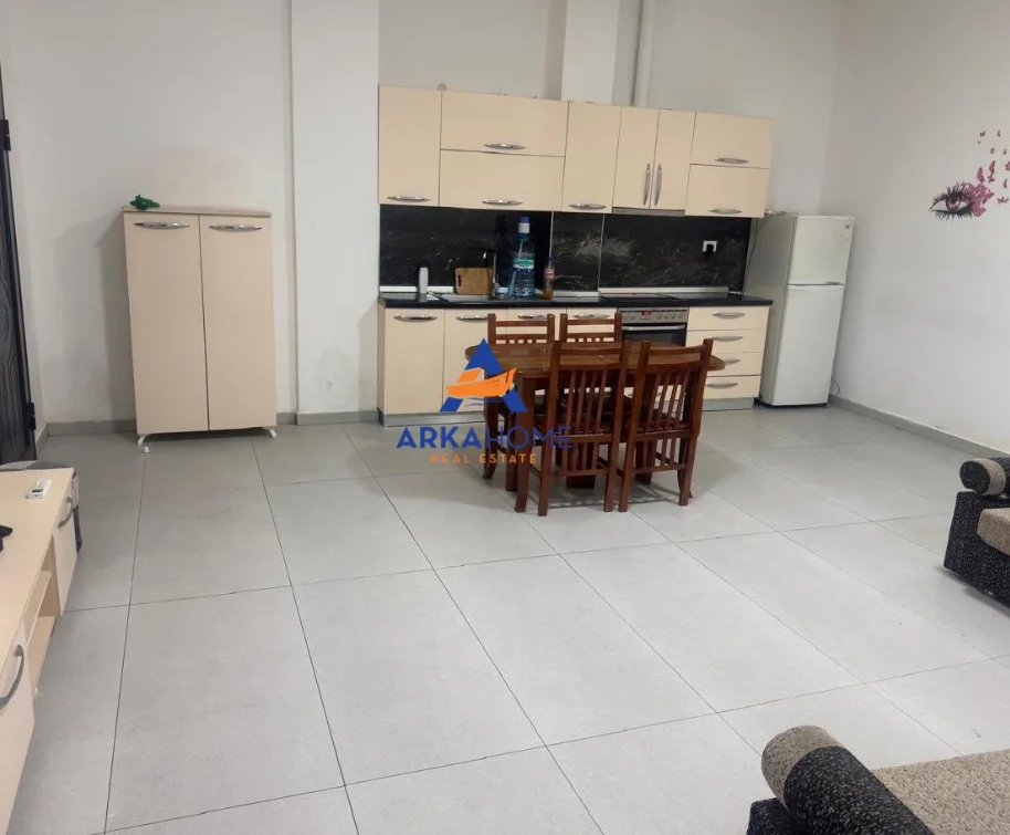 Tirane, jepet me qera apartament 3+1+Ballkon Kati 1, 110 m² 590 € 