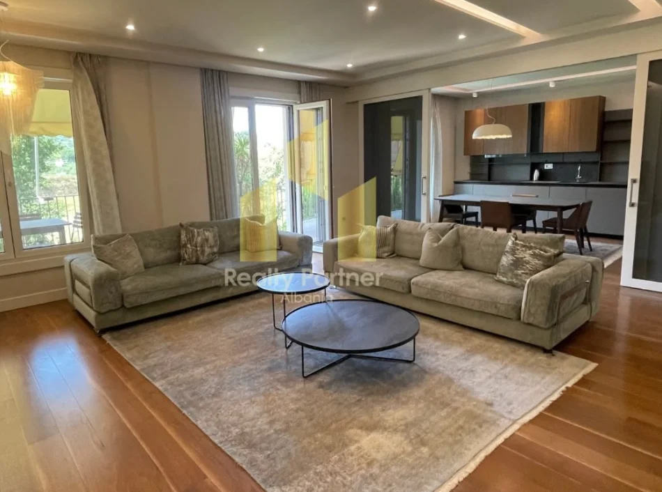 Tirane, shitet apartament 3+1 , 230 m² 700.000 € 