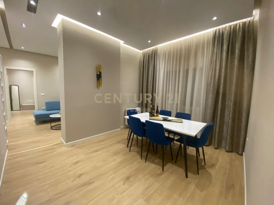 Tirane, jepet me qera apartament 2+1+Ballkon Kati 5, 80 m² 850 € (bllok)
