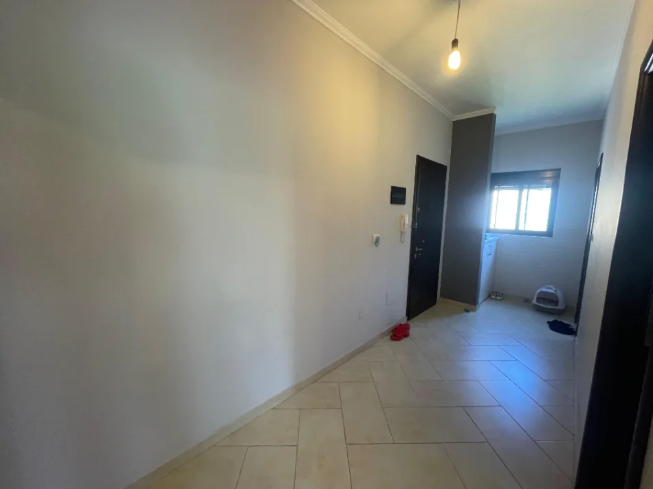Tirane, jepet me qera apartament 2+1 Kati 2, 350 € (Shkoze)