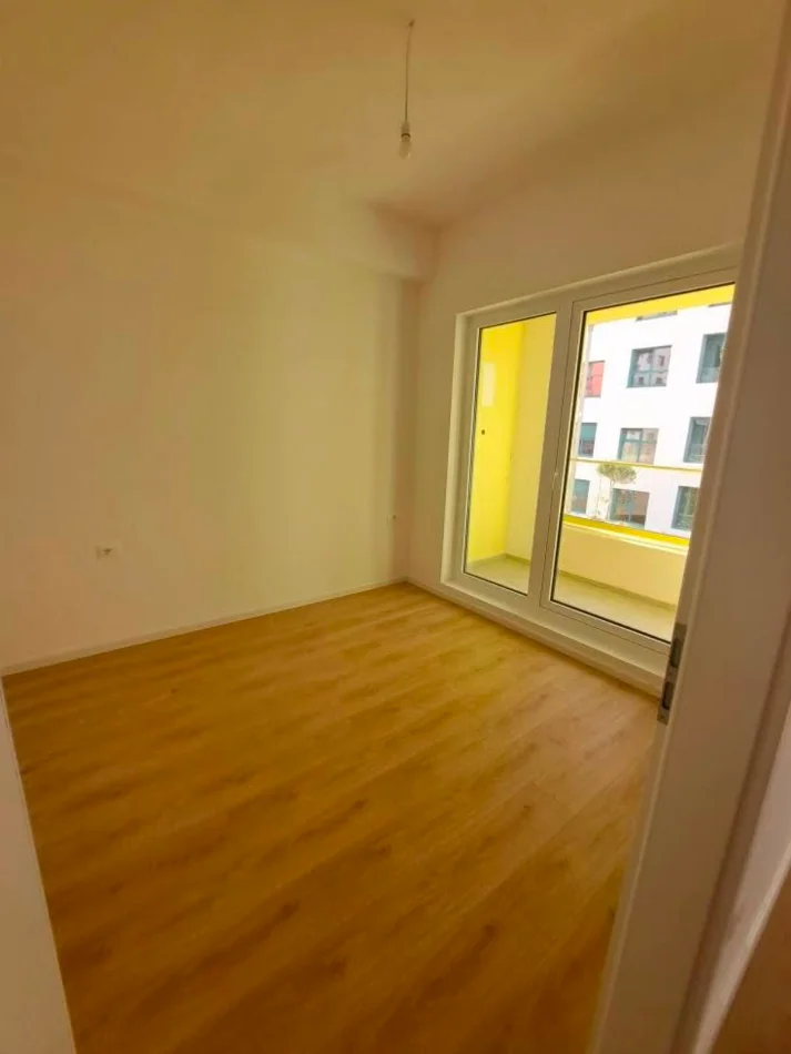 Tirane, jepet me qera apartament 1+1 , 65 m² 380 € (Ali Dem)