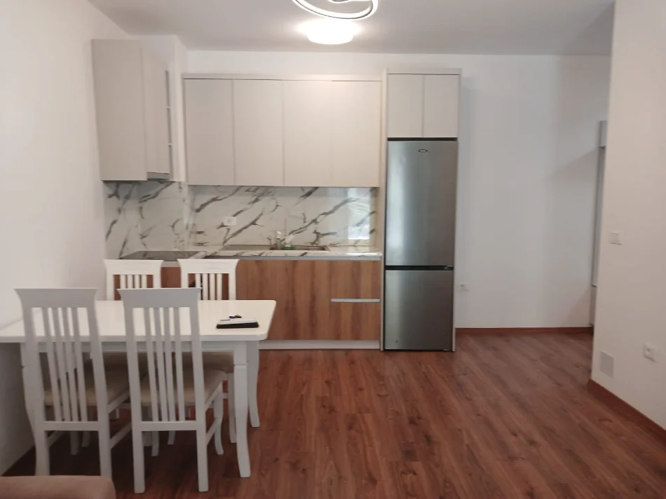 Tirane, jepet me qera apartament 1+1 , 75 m² 700 € (Kodra Diellit 2)