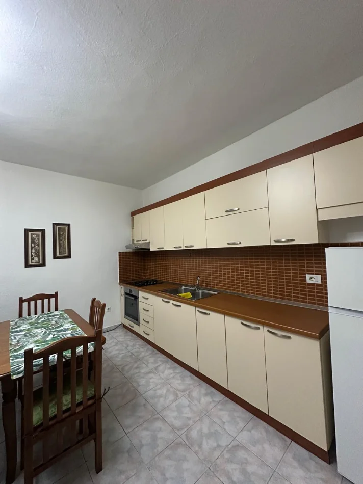 Tirane, jepet me qera apartament 2+1 Kati 1, 110 m² 450 € (Pranë Universitetit UET)