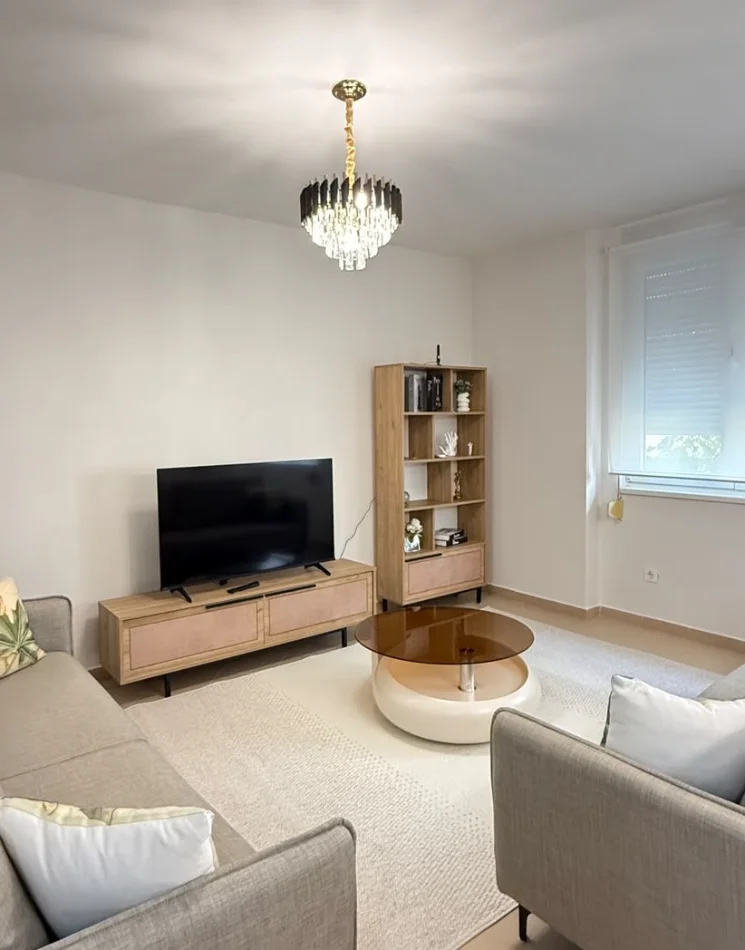 Tirane, jepet me qera apartament 2+1 Kati 3, 120 m² 760 € 
