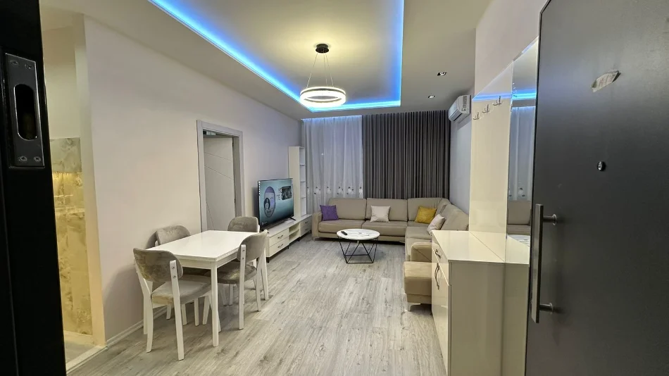 Tirane, jepet me qera apartament 1+1 , 55 m² 600 € (Rr. Riza Cerova)