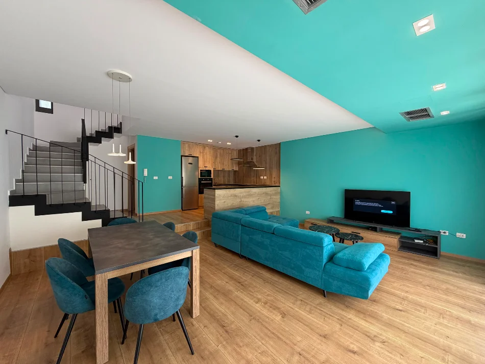 Tirane, jepet me qera Vile Vile 2 Katshe Kati 0, 236 m² 1.600 € (TEG)