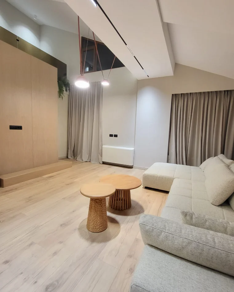 Tirane, jepet me qera apartament duplex 3+1 , 180 m² 1.800 € (PRANË KODRËS SË DIELLIT)