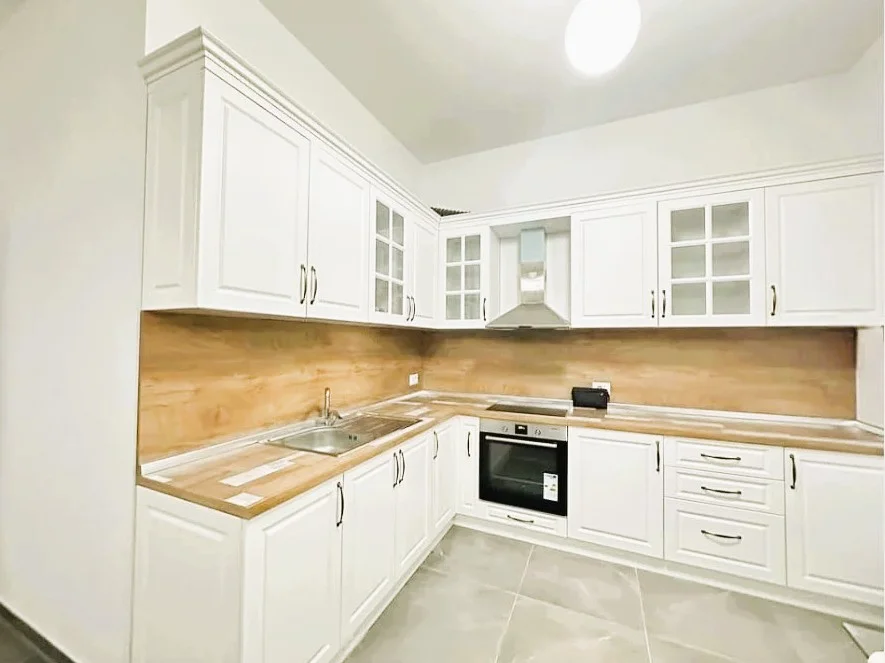 Tirane, jepet me qera apartament 1+1 , 76 m² 700 € 