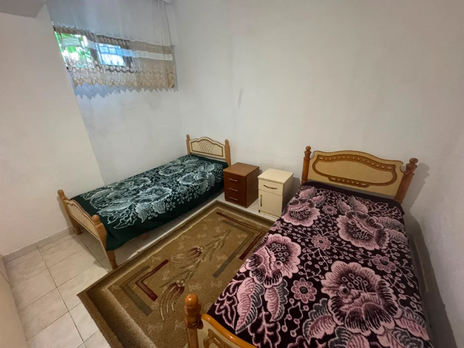 Shqiperi, jepet me qera apartament 2+1+Ballkon Kati 1, 80 m² 300 € (Selitë e vogël)