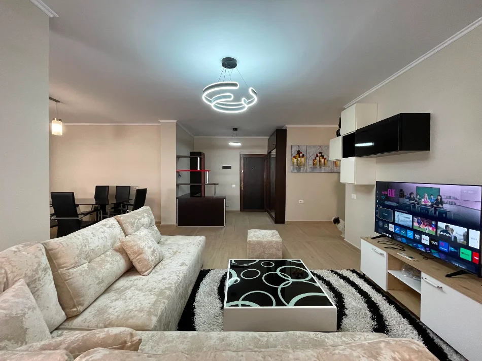 Tirane, jepet me qera apartament 2+1 Kati 3, 110 m² 800 € (Komuna e Parisit)