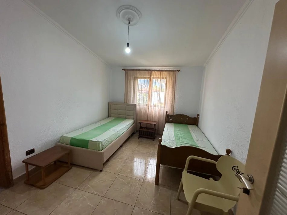 Tirane, jepet me qera apartament 2+1+Ballkon Kati 4, 80 m² 500 € (Rruga e Durresit)