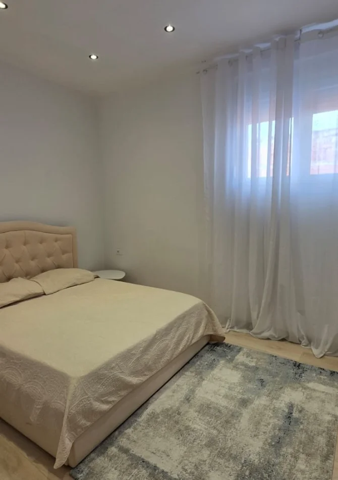 Tirane, jepet me qera apartament 2+1 , 90 m² 800 € 
