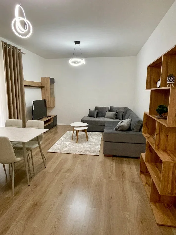 Tirane, jepet me qera apartament 1+1 , 67 m² 420 € (Paskuqan)