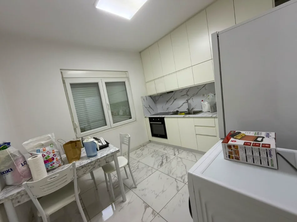 Tirane, jepet me qera apartament 2+1+Ballkon Kati 2, 75 m² 600 € (Rruga Dibres ,prane “Fakultetit te Mjeksise)