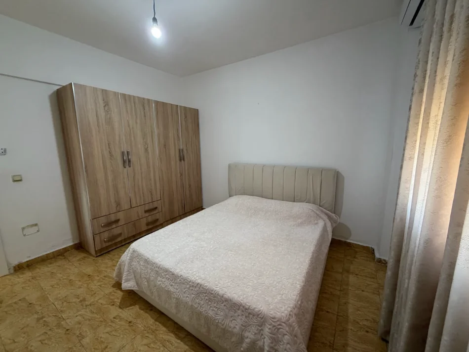 Tirane, jepet me qera apartament 2+1+Ballkon Kati 4, 75 m² 600 € (Don Bosko)