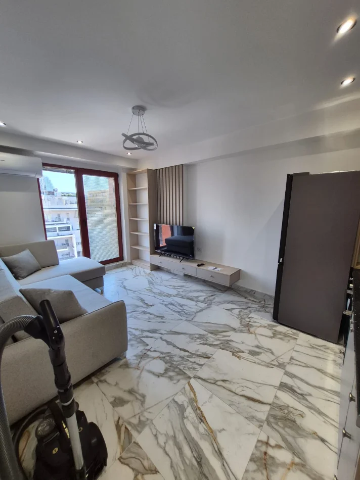 Tirane, jepet me qera apartament 1+1 Kati 7, 70 m² 750 € (Rruga e Kavajes)