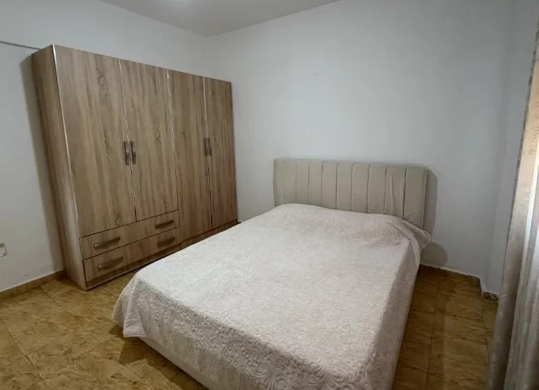 Tirane, jepet me qera apartament 2+1 , 70 m² 600 € 