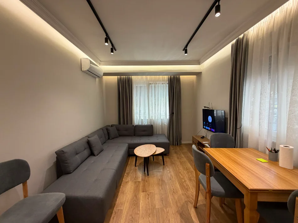 Tirane, jepet me qera apartament 2+1 Kati 1, 65 m² 600 € (Harry Fultz)
