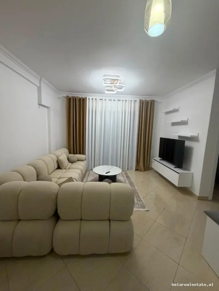 Tirane, jepet me qera apartament 1+1+Ballkon Kati 7, 75 m² 534 € (Casa Italia)