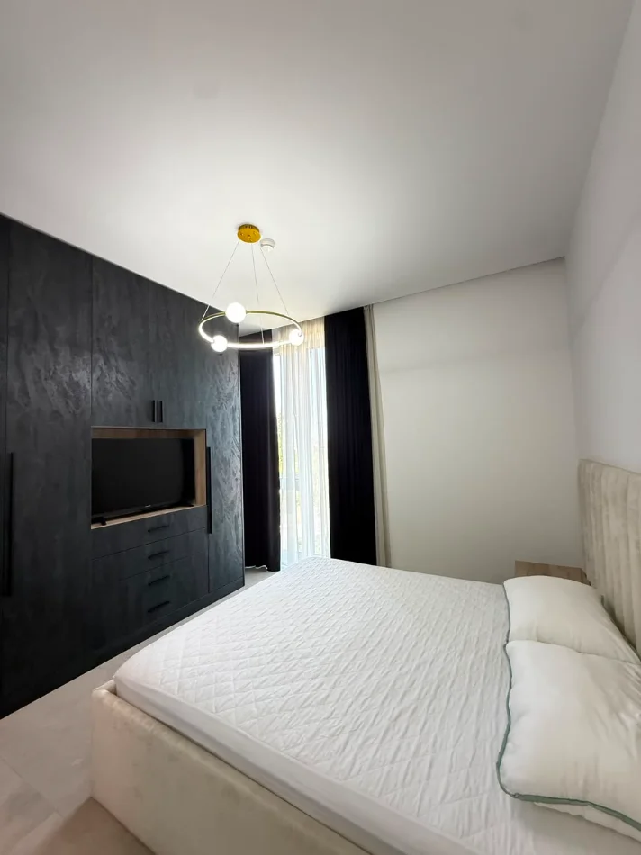 Tirane, jepet me qera apartament 2+1 , 101 m² 1.300 € (LIQENI I THATË)